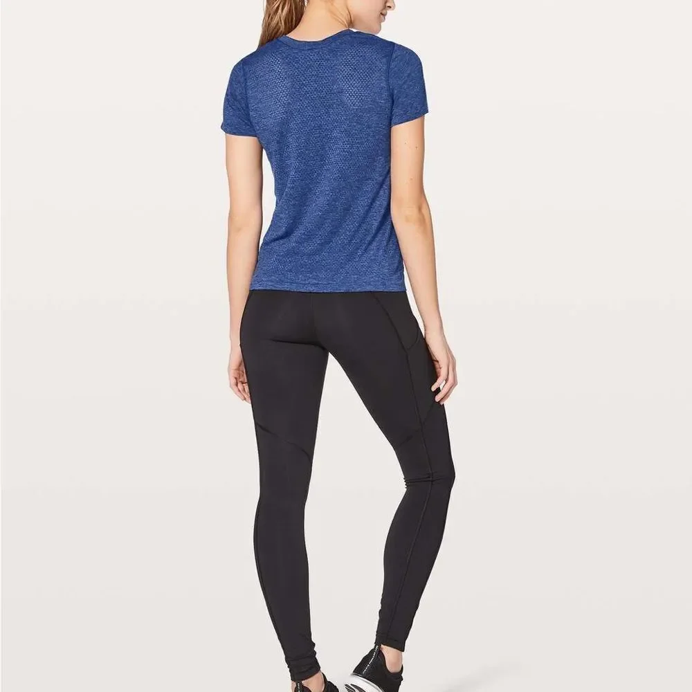 Lululemon Breeze By Short Sleeve in Blazer Blue / Black Size 4